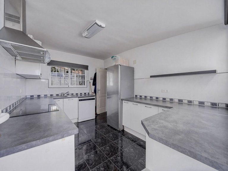 Town House for Sale in Costa del Sol, Benalmadena Costa, Malaga 11