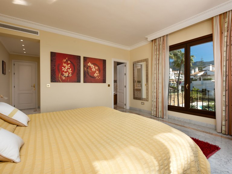 Apartment for Sale in The Golden Mile, Malaga 27