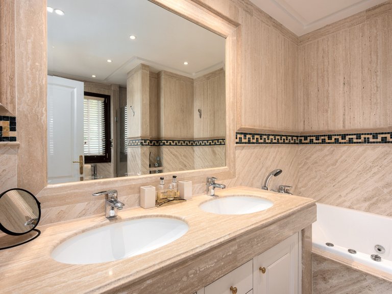 Apartment for Sale in The Golden Mile, Malaga 28