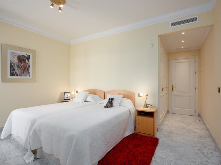 Apartment for Sale in The Golden Mile, Malaga 29