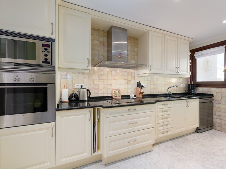 Apartment for Sale in The Golden Mile, Malaga 3