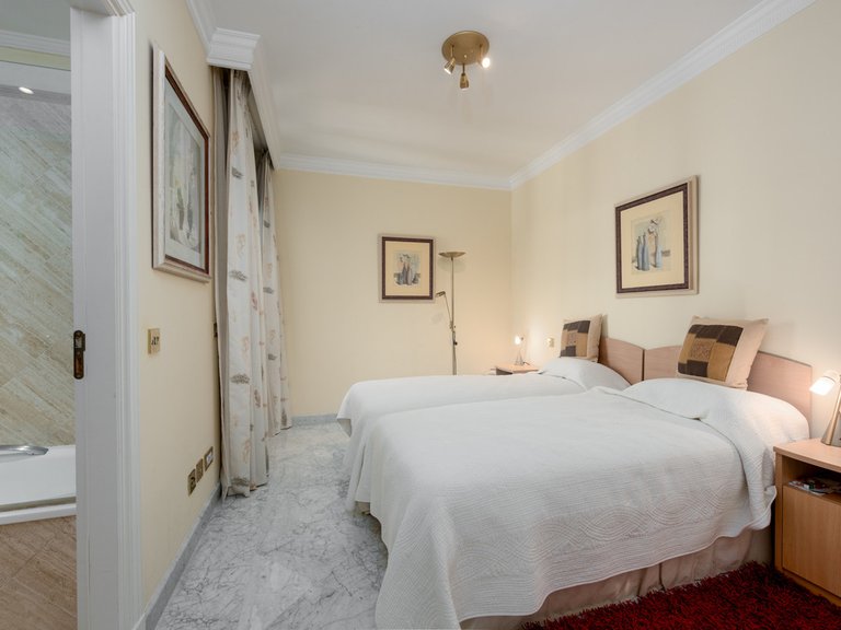 Apartment for Sale in The Golden Mile, Malaga 32