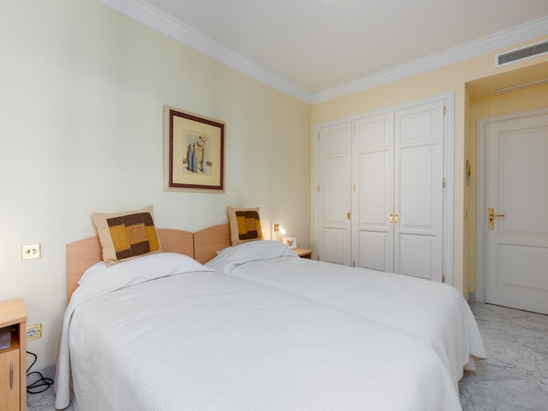 Apartment for Sale in The Golden Mile, Malaga 33