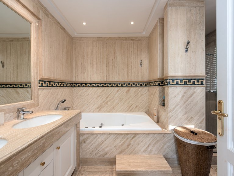 Apartment for Sale in The Golden Mile, Malaga 7