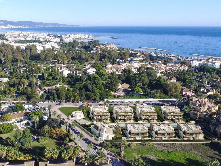 Villa for Sale in Puerto Banús, Malaga 25