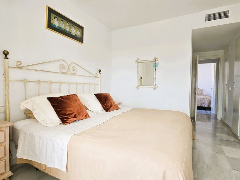 Penthouse for Weekly Rent in Nueva Andalucía, Malaga 11