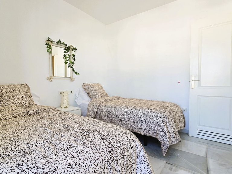 Penthouse for Weekly Rent in Nueva Andalucía, Malaga 14