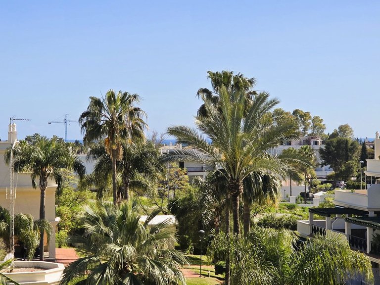 Penthouse for Weekly Rent in Nueva Andalucía, Malaga 20