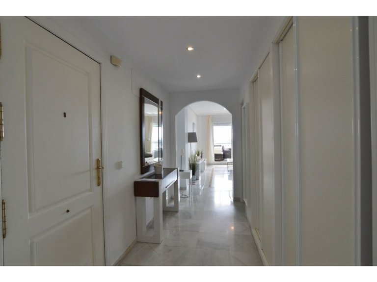 Penthouse for Weekly Rent in Nueva Andalucía, Malaga 21