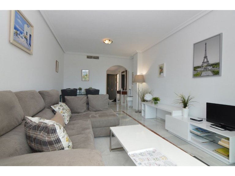 Penthouse for Weekly Rent in Nueva Andalucía, Malaga 3