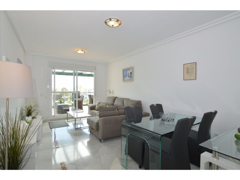 Penthouse for Weekly Rent in Nueva Andalucía, Malaga 6