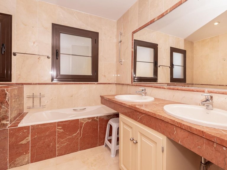 Apartment for Sale in Estepona, Malaga 10