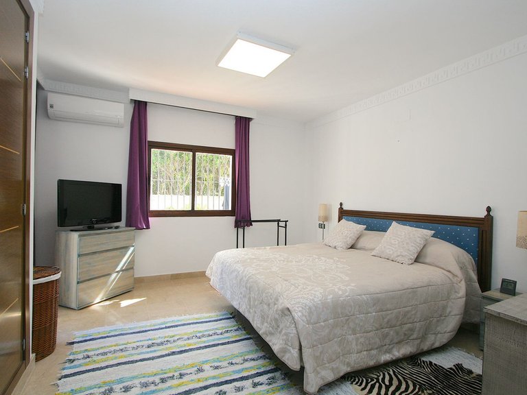 Villa for Sale in Inland Sierrezuela, Malaga 10