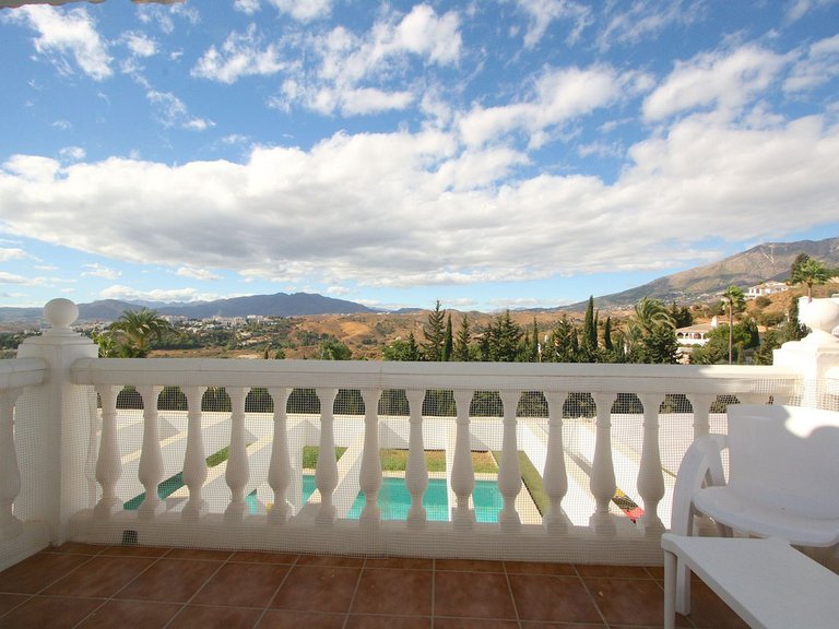 Villa for Sale in Inland Sierrezuela, Malaga 15