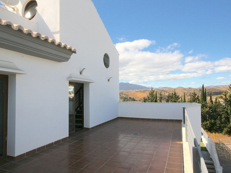 Villa for Sale in Inland Sierrezuela, Malaga 22