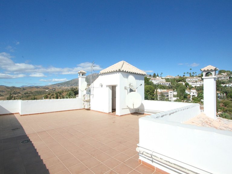 Villa for Sale in Inland Sierrezuela, Malaga 27