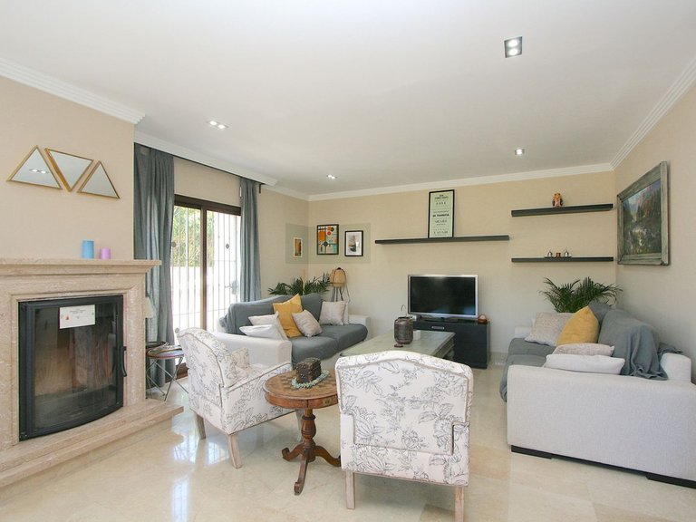 Villa for Sale in Inland Sierrezuela, Malaga 3