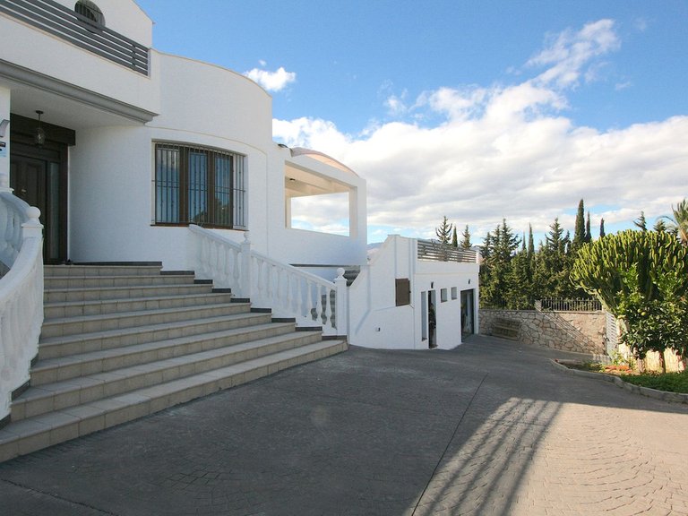 Villa for Sale in Inland Sierrezuela, Malaga 30