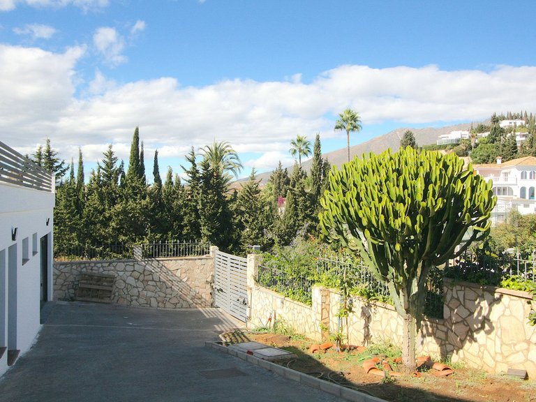 Villa for Sale in Inland Sierrezuela, Malaga 31