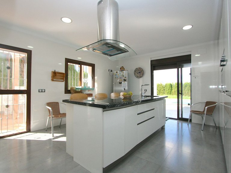 Villa for Sale in Inland Sierrezuela, Malaga 4