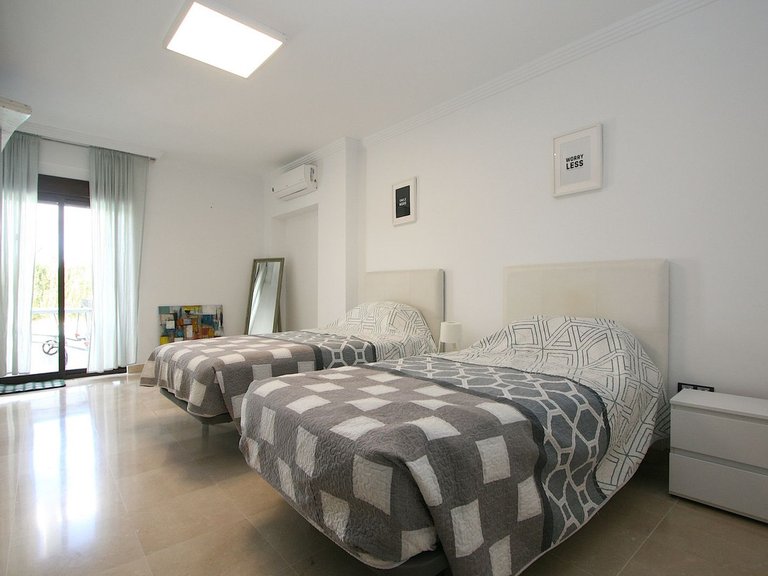 Villa for Sale in Inland Sierrezuela, Malaga 9