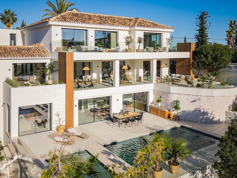 Villa for Sale in Marbella, Malaga 1