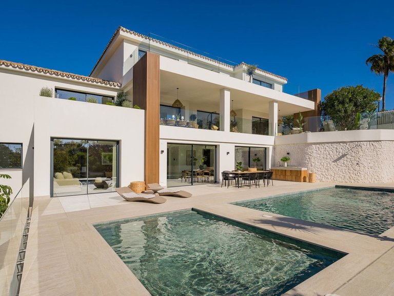 Villa for Sale in Marbella, Malaga 30