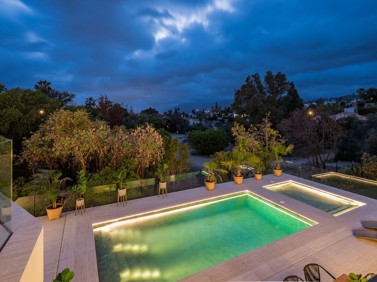 Villa for Sale in Marbella, Malaga 32