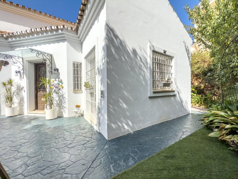 Villa for Sale in Marbella, Malaga 10