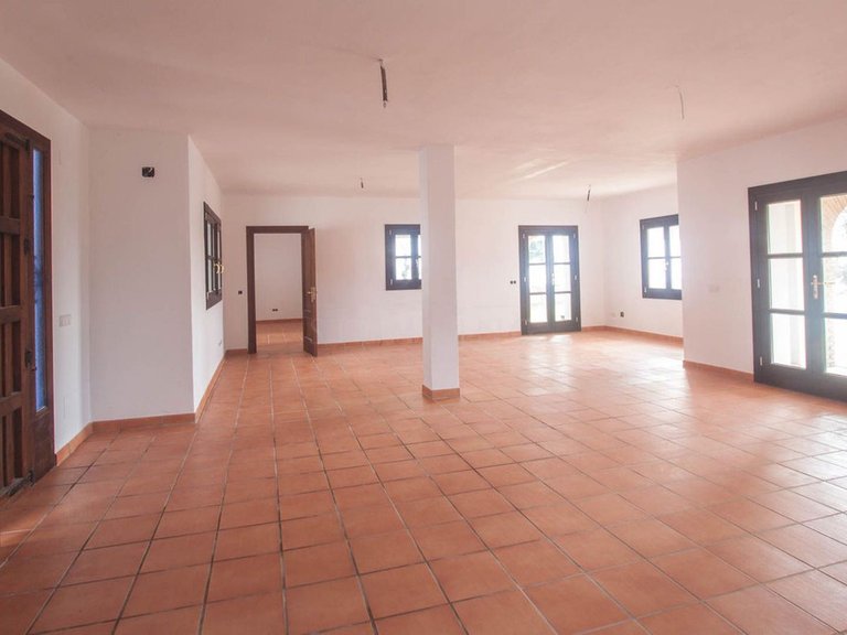 Villa for Sale in Casares, Malaga 11