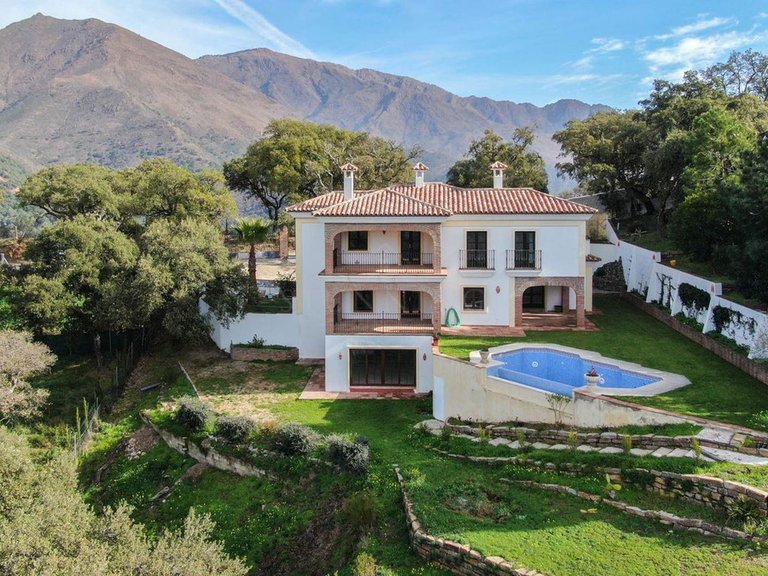 Villa for Sale in Casares, Malaga 12