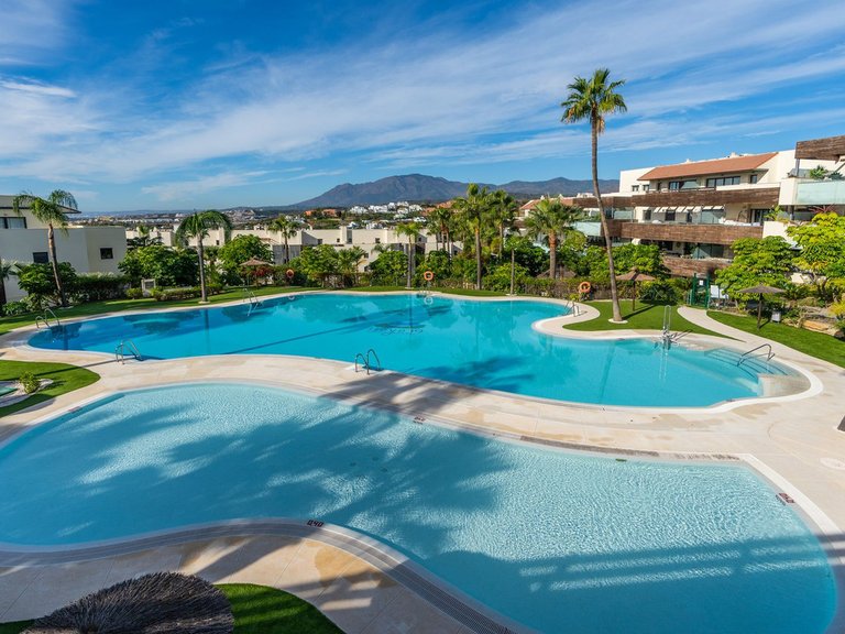 Apartment for Sale in Inland Los Flamingos Golf, Malaga 1