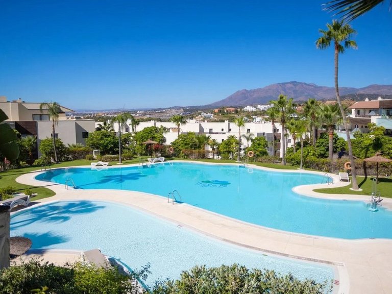 Apartment for Sale in Inland Los Flamingos Golf, Malaga 27