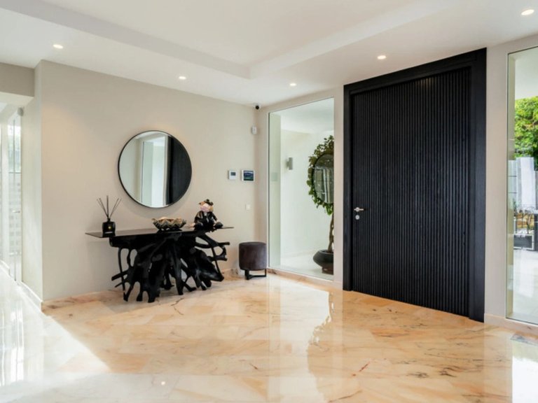 Villa for Sale in The Golden Mile, Malaga 12