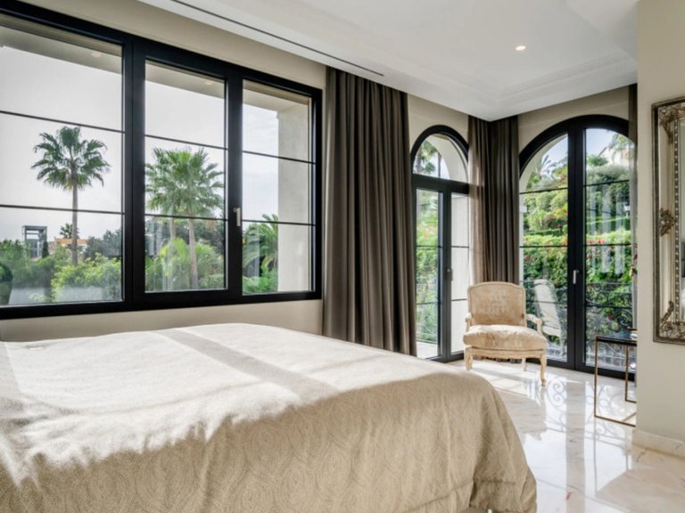 Villa for Sale in The Golden Mile, Malaga 18