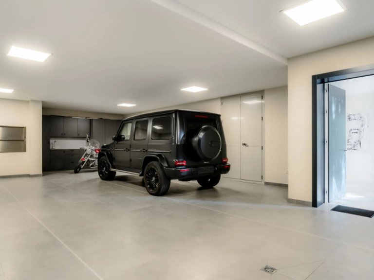 Villa for Sale in The Golden Mile, Malaga 20