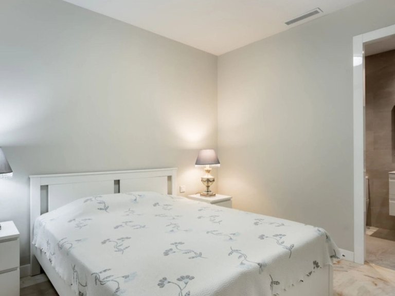 Villa for Sale in The Golden Mile, Malaga 22