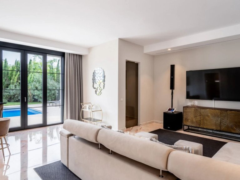 Villa for Sale in The Golden Mile, Malaga 23