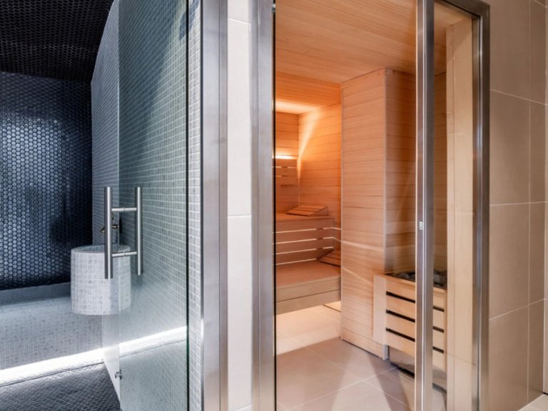 Villa for Sale in The Golden Mile, Malaga 25