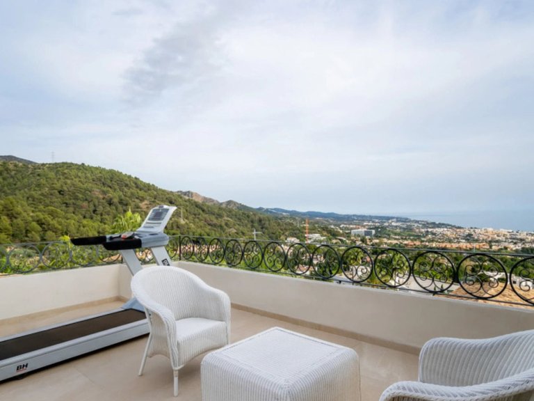 Villa for Sale in The Golden Mile, Malaga 27