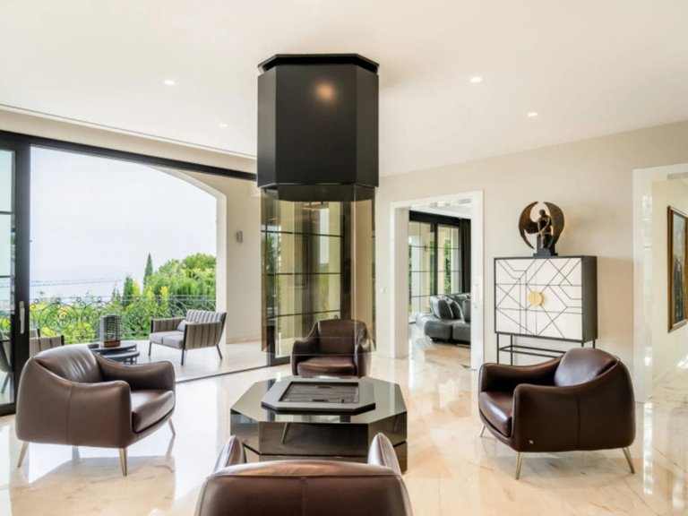 Villa for Sale in The Golden Mile, Malaga 6