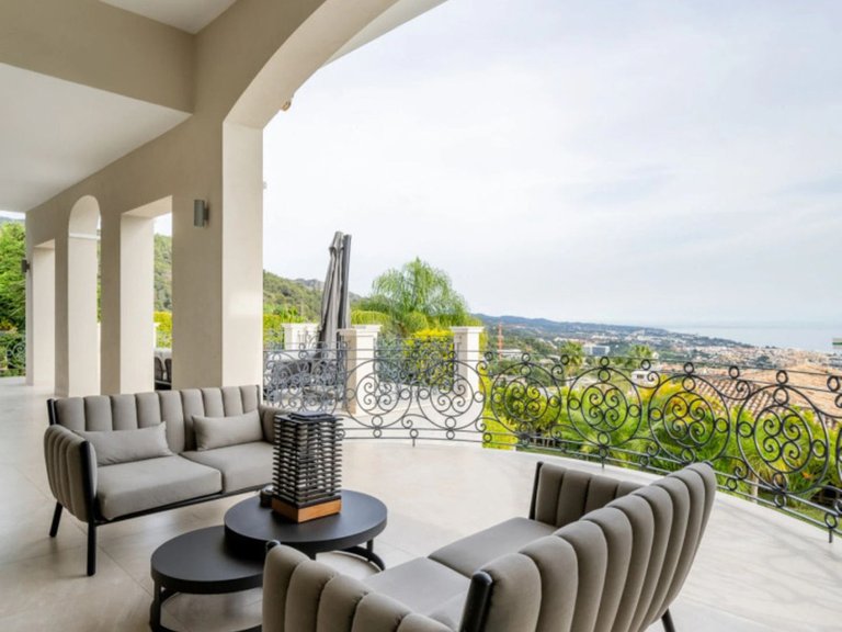 Villa for Sale in The Golden Mile, Malaga 7