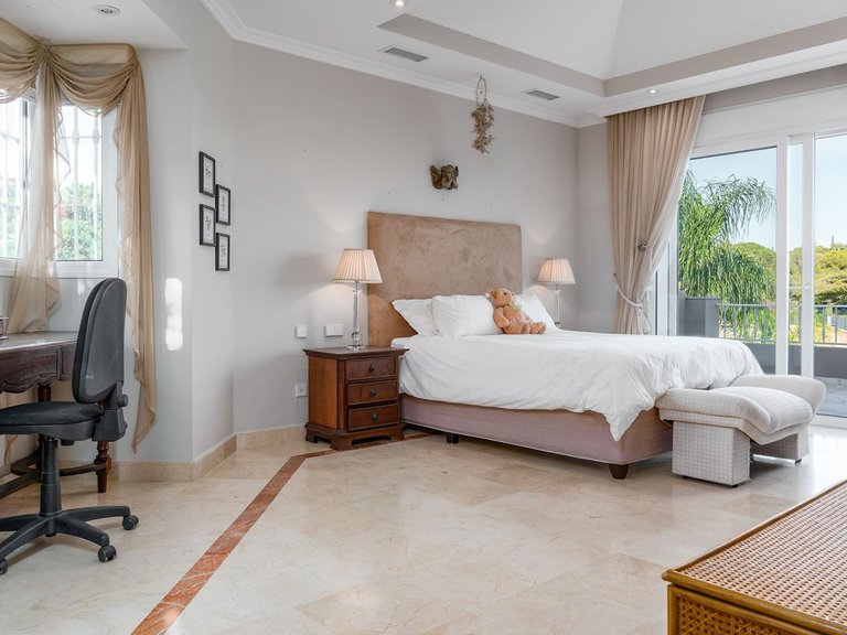 Villa for Sale in Marbella, Malaga 24
