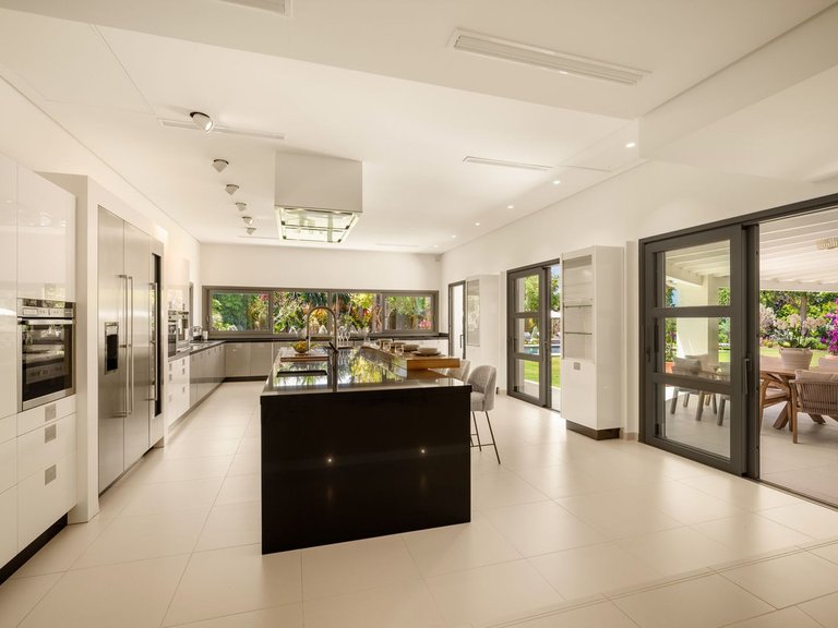 Apartment for Sale in Costa del Sol Nueva Andalucía, Malaga 17