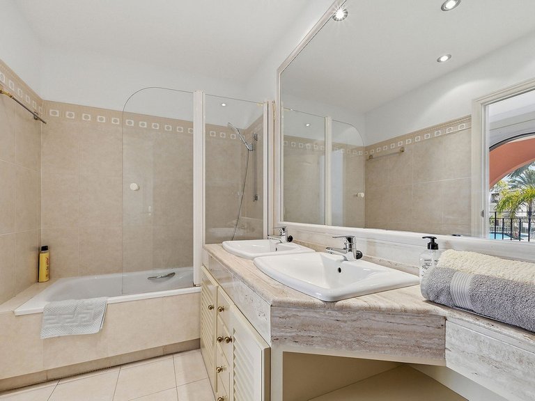 Town House for Sale in Bahía De Marbella, Malaga 17