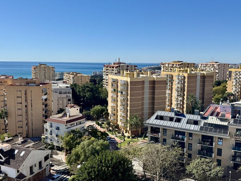 Apartment for Sale in Arroyo De La Miel, Malaga 17