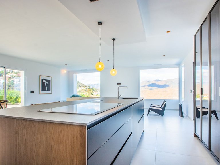 Villa for Sale in Inland La Mairena, Malaga 2