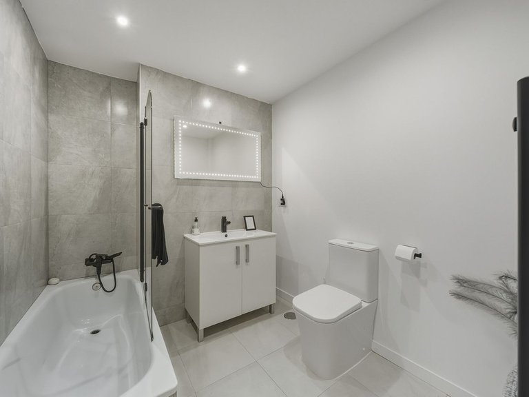 Apartment for Sale in Costa del Sol, Benalmadena, Malaga 13