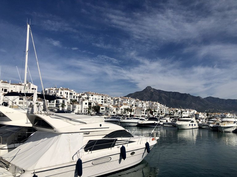 Apartment for Sale in Puerto Banús, Malaga 5