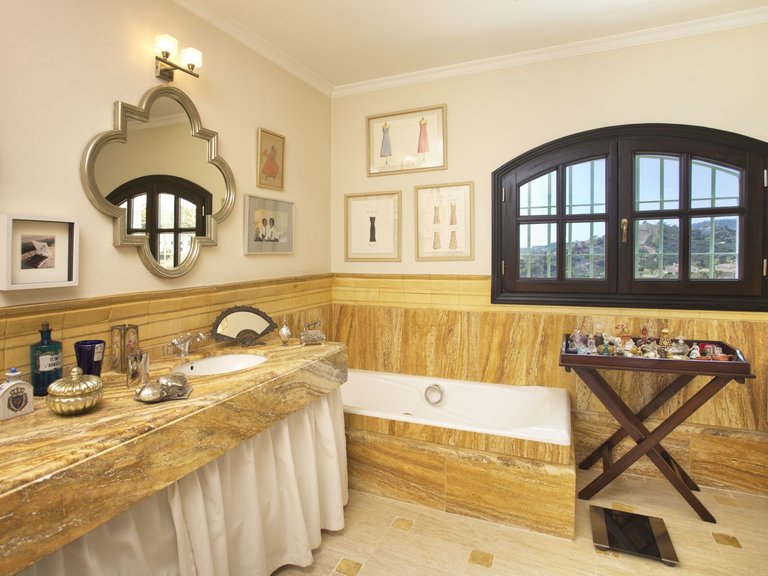 Villa for Sale in Costa del Sol Marbella, Malaga 8